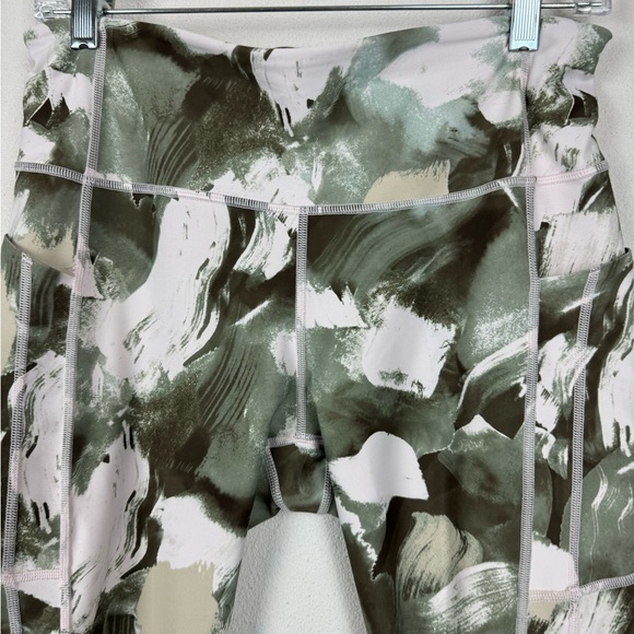 Athleta Ultimate Stash II Capri Leggings Women's Size L Painted Energy Olive - Picture 4 of 6